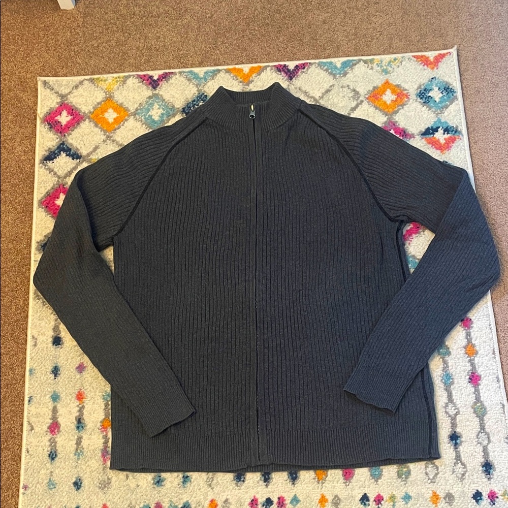 Men’s zip up sweater!